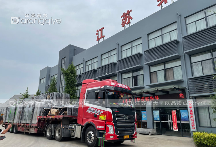 智能公交候車亭發(fā)貨圖二